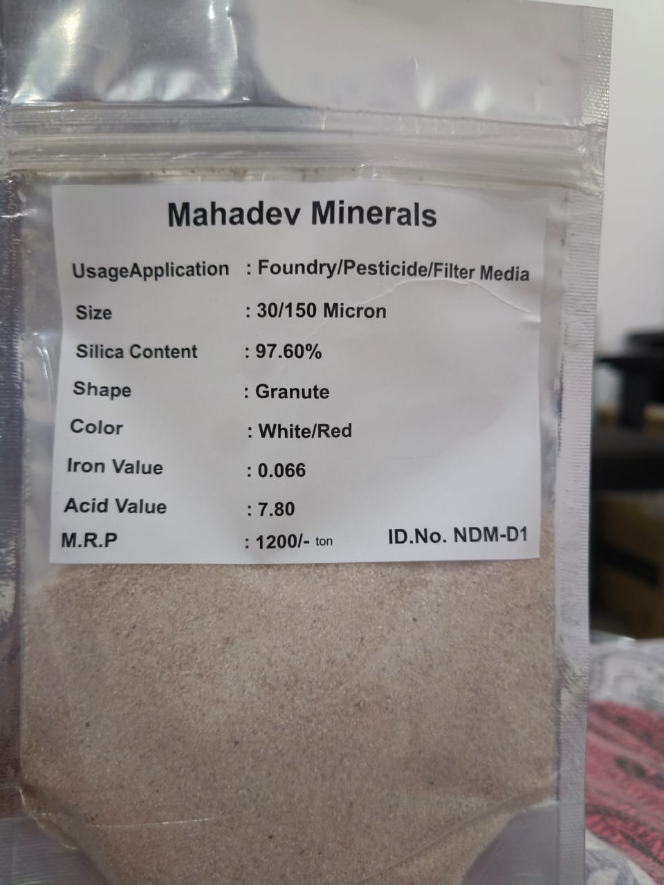 White/Red Silica Sand(Size: 30/150 Micron)